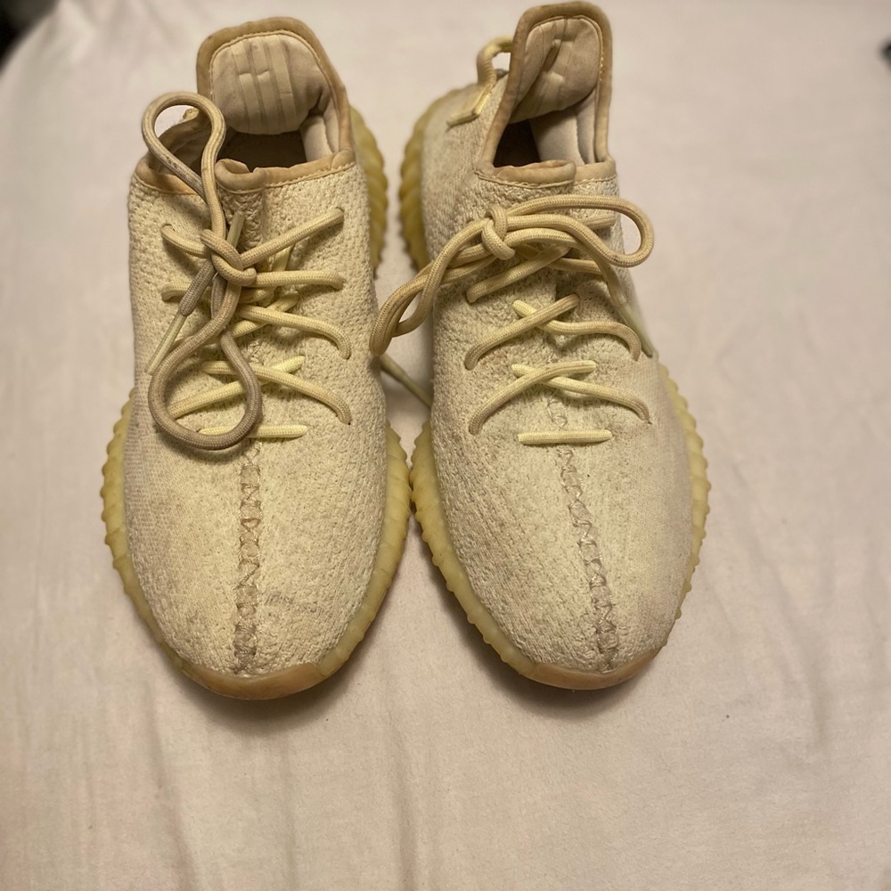 YEEZY RUNNERS